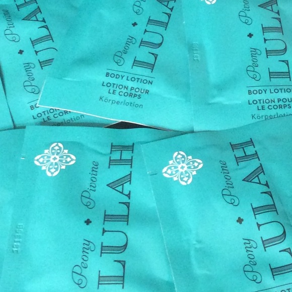 Lulah Travel Size Body Lotion by Thymes ~ Peony ~ - Picture 1 of 2